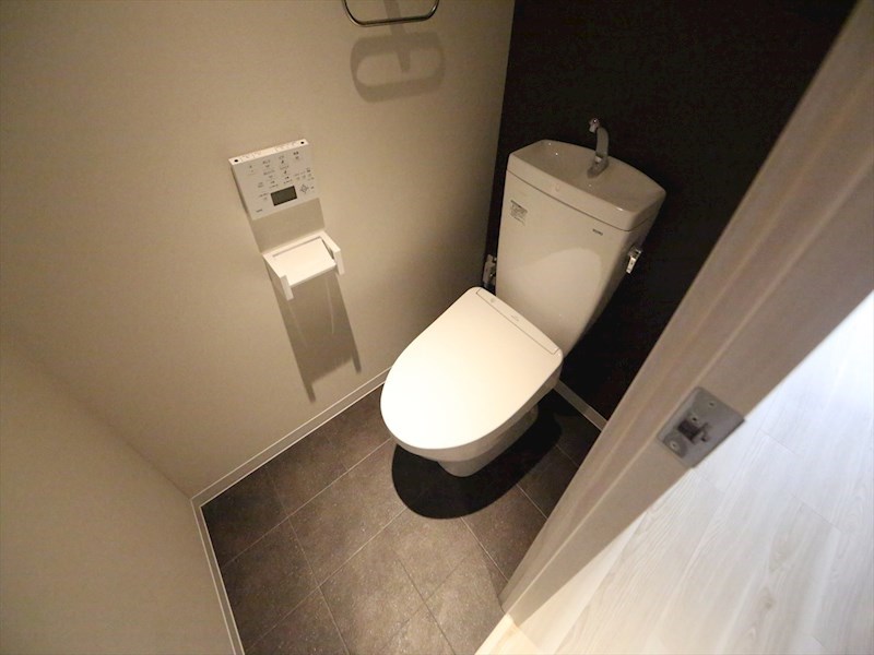 トイレ　温水洗浄暖房便座付トイレ