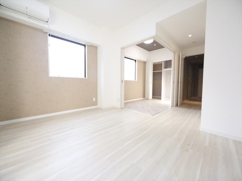 居室・リビング　ＬＤＫ11.8帖　洋室4.3帖　つなげても仕切っても使えます