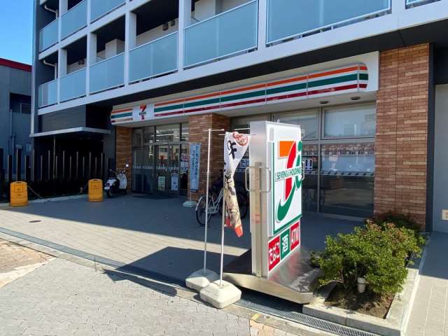コンビニ　セブンイレブン（コンビニ）まで521m