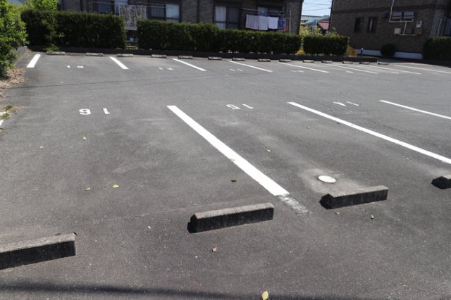 駐車場　駐車場に車を止められます