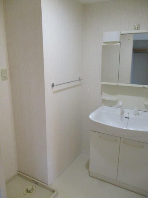 洗面設備　使いやすい洗面台です