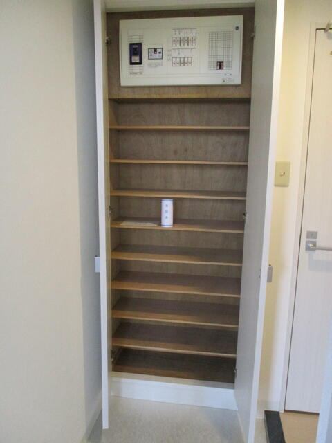 玄関　玄関収納あります