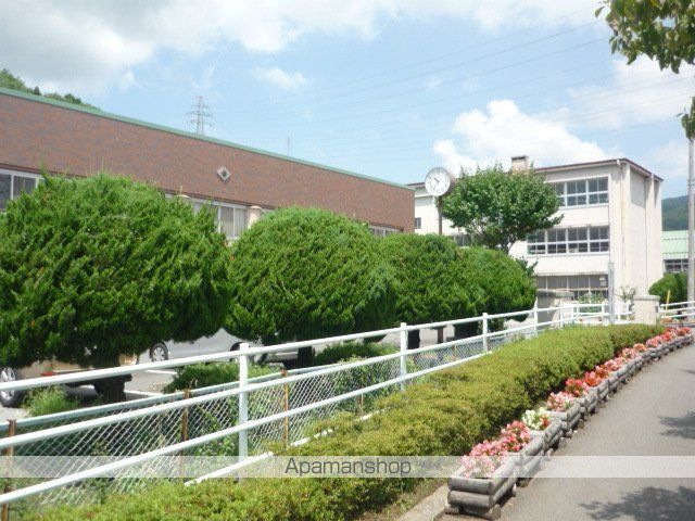 小学校　岡谷市小学校神明小学校（小学校）まで1222m