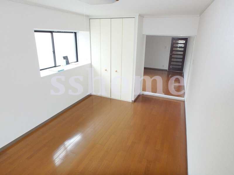 居室・リビング　明るい角部屋です☆