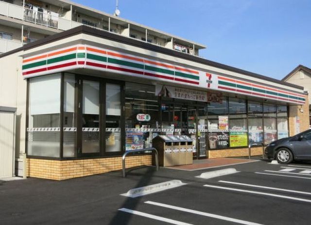 コンビニ　セブン-イレブン 岡崎六名東町（コンビニ）まで500m
