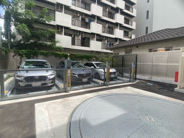 駐車場　駐車場