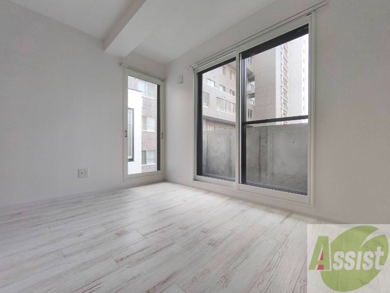 その他部屋・スペース　こちらのお部屋は光が差し込む、温かみのあるお部屋です。