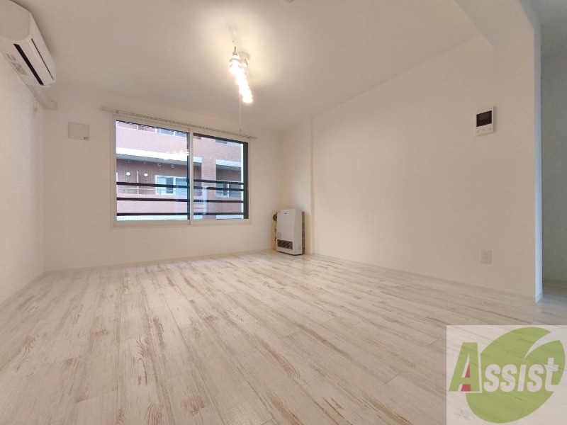 居室・リビング　白を基調とした明るい印象のお部屋になっています！