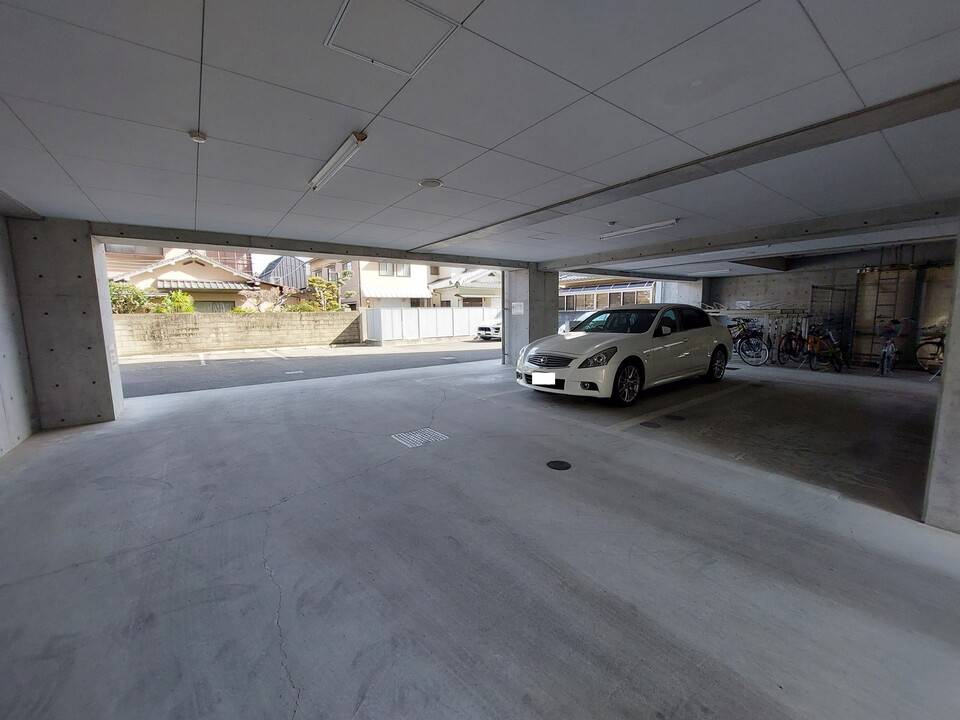 駐車場　駐車場