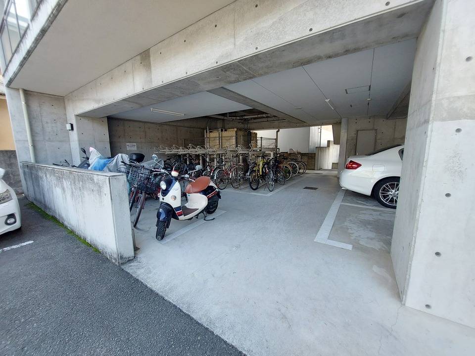 駐車場　駐輪場