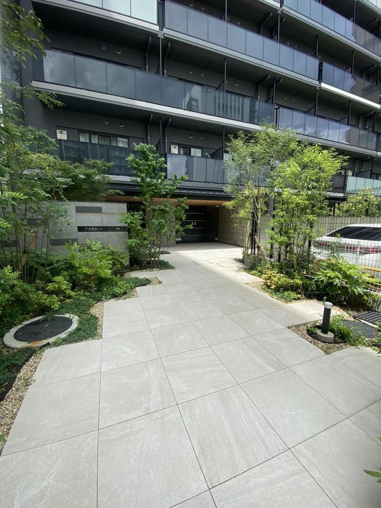 エントランス　庭