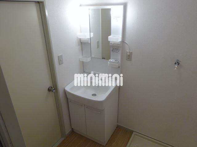 洗面設備　独立の洗面台は嬉しいですね