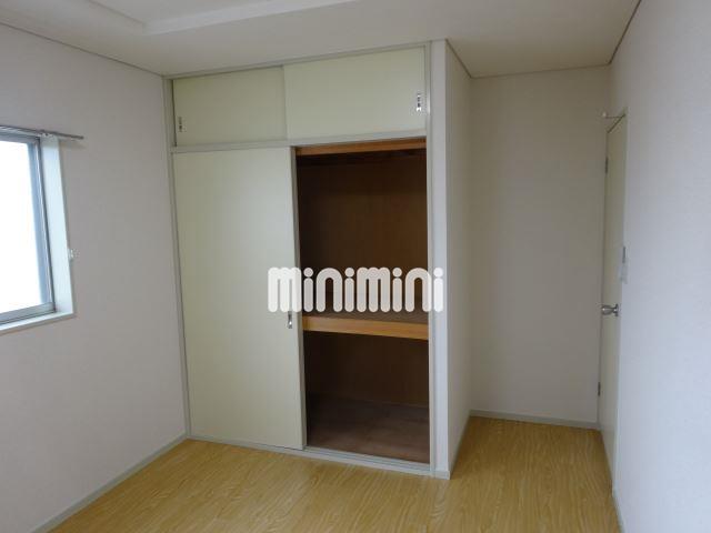 収納　南側の洋室の収納スペースです