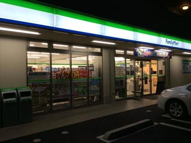 コンビニ　ファミリーマート（コンビニ）まで540m