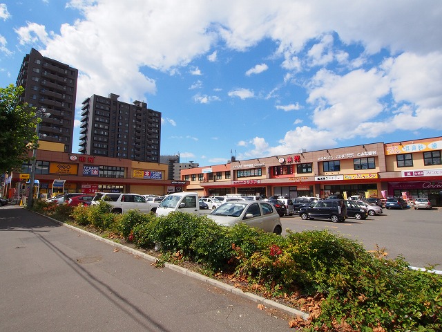 レンタルビデオ　ゲオ札幌豊平店（レンタルビデオ）まで1297m