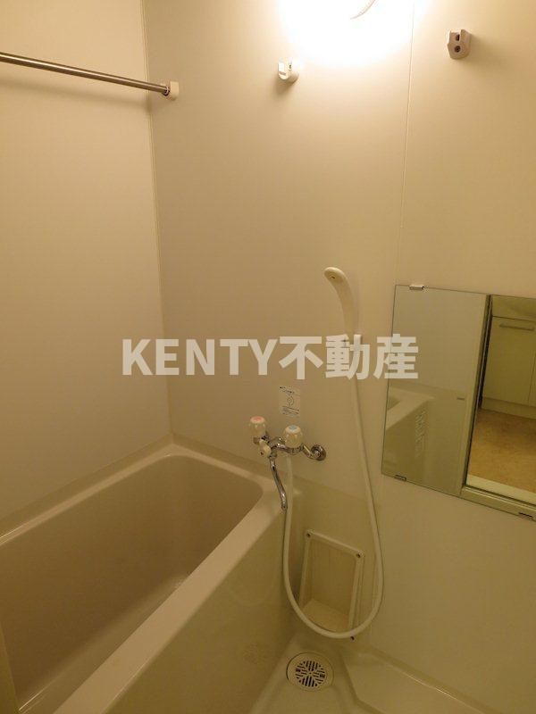 バス・シャワールーム　コンパクトで使いやすいお風呂です