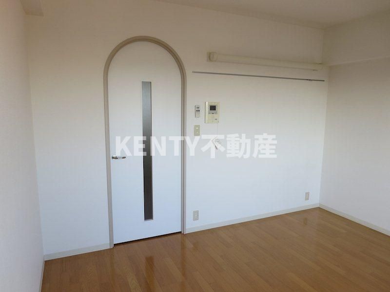 その他部屋・スペース　開放的な寝室です