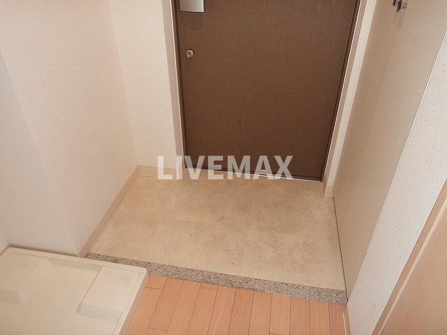 玄関　※別部屋のお写真になります