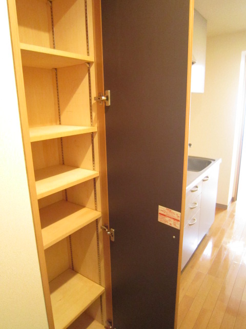 玄関　※別部屋の参考写真です。