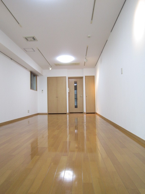 居室・リビング　※別部屋の参考写真です。