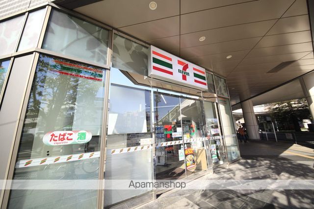 コンビニ　セブンイレブン（コンビニ）まで371m