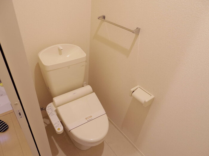 トイレ　もちろん温水洗浄暖房便座です