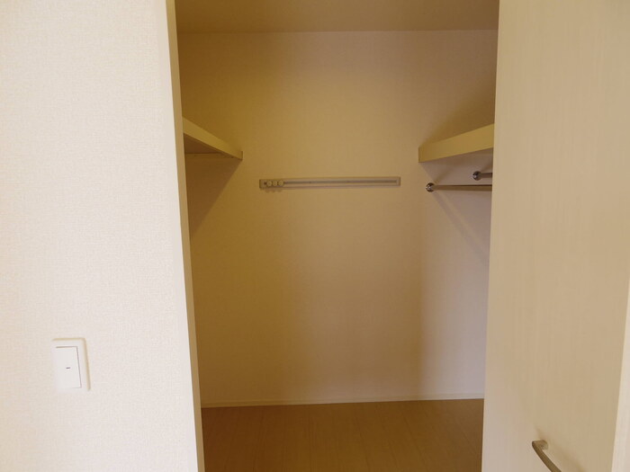 収納　ウォークインクローゼット仕様