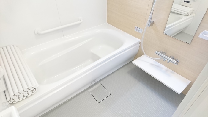 バス・シャワールーム　お風呂部分・追い焚き機能付き♪