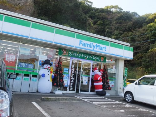 コンビニ　ファミリーマート 長崎立岩店（コンビニ）まで487m