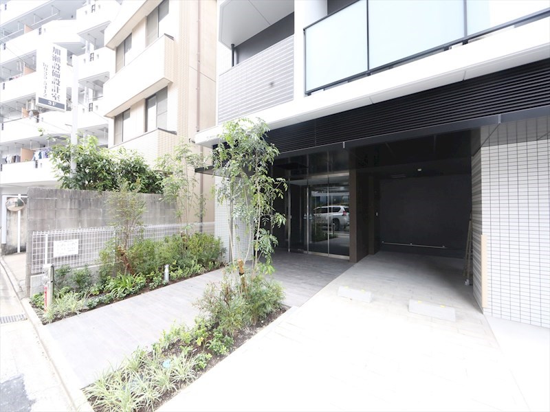 エントランス　エントランス　オートロック　宅配ＢＯＸ　防犯カメラ