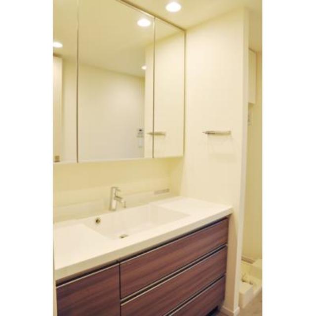 洗面設備　※写真は同タイプ住戸です。