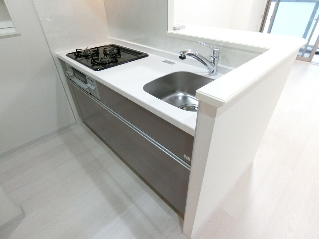 キッチン　3口コンロのシステムキッチンです