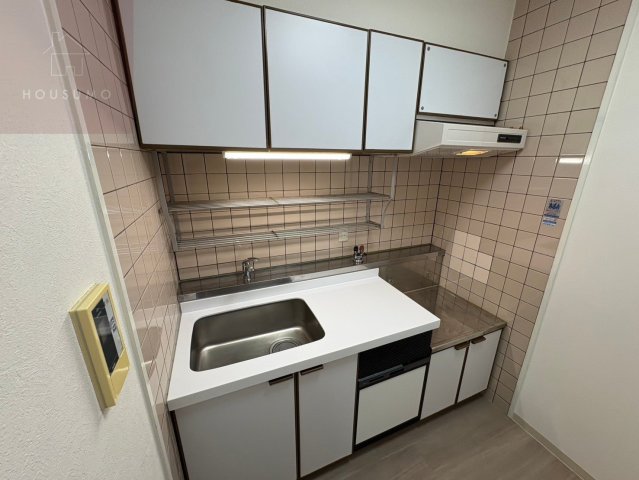 キッチン　落ち着いた色調の寝室です