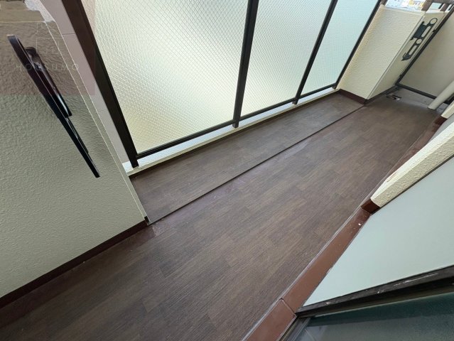 バルコニー　こまごまとしたものを収納できそうですね