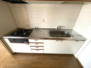 キッチン　３口ガスコンロついてます♪