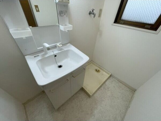 洗面設備　※写真は同じマンションの違う部屋のものになります。