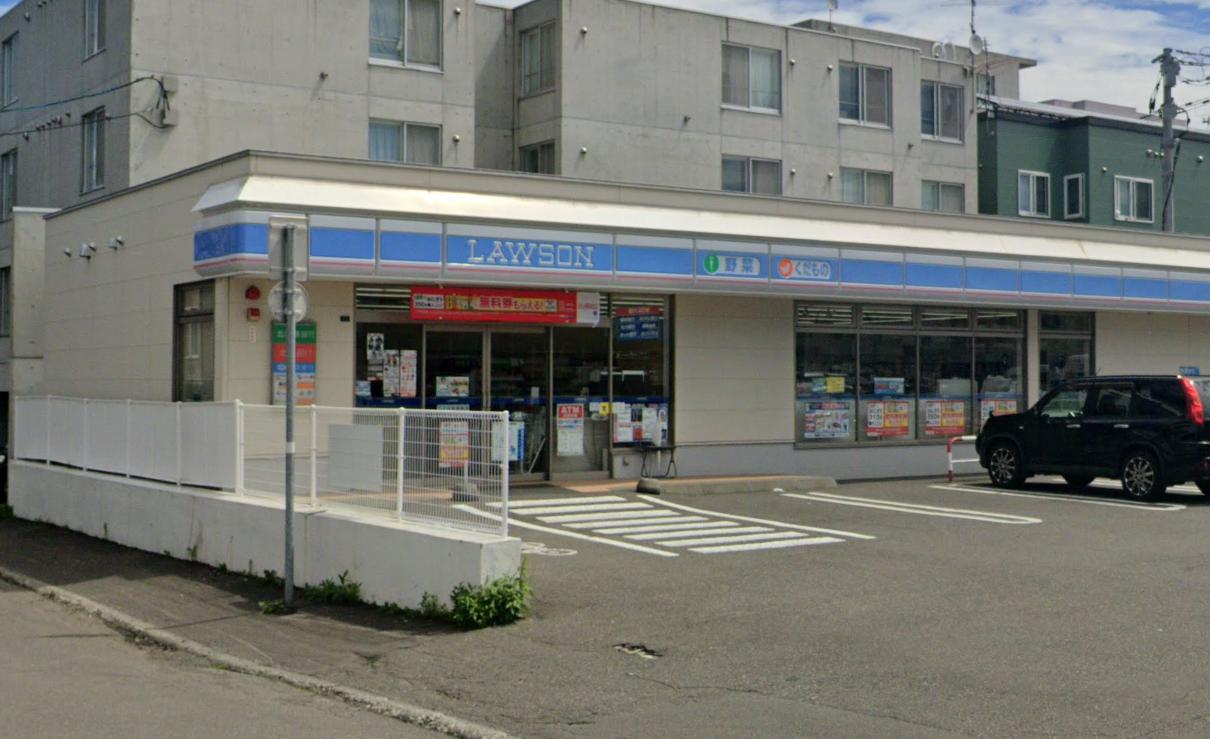 コンビニ　ローソン 札幌八軒6条店（コンビニ）まで66m