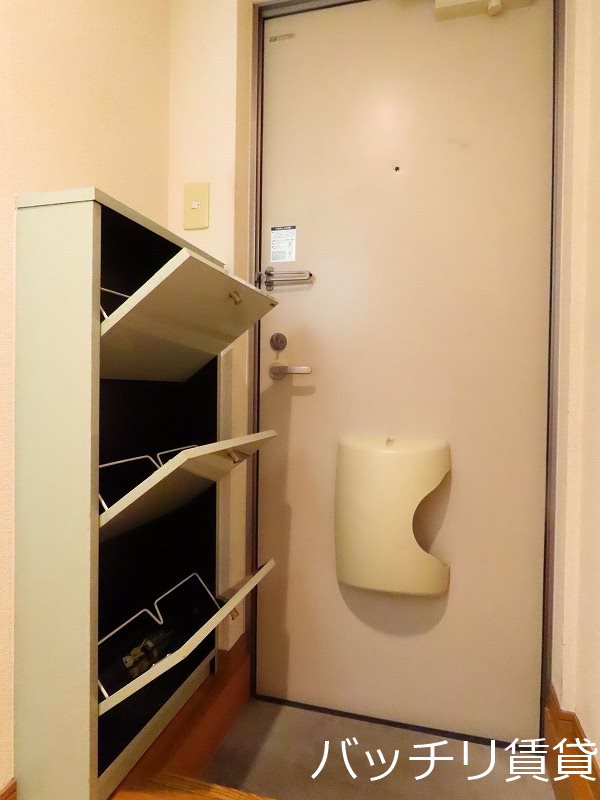 玄関　同型タイプの為現状を優先致します。