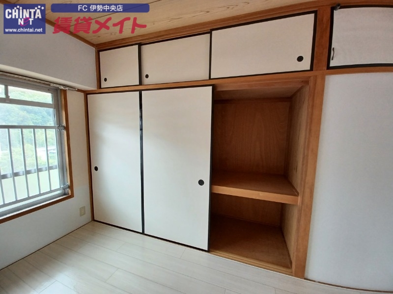 収納　別部屋反転参考写真です。