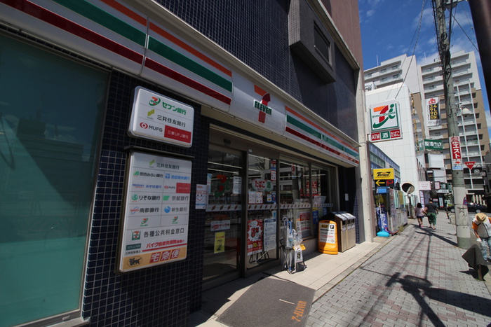 コンビニ　セブンイレブン（コンビニ）まで310m
