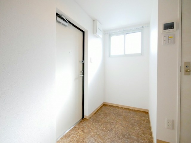 玄関　広々とした玄関です♪