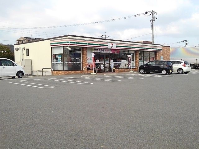 コンビニ　セブンイレブン小森野２丁目店（コンビニ）まで590m