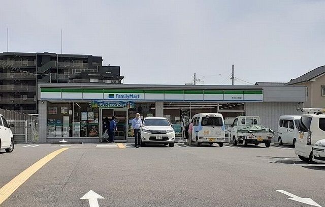 コンビニ　ファミリーマート茨木沢良宜浜店（コンビニ）まで300m