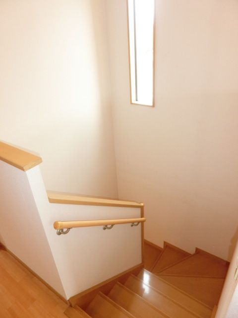 その他部屋・スペース　明るい階段です！