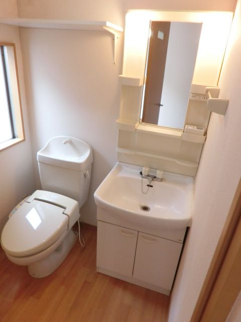 トイレ　トイレと洗面所が一緒のお部屋最近多くなってますね。