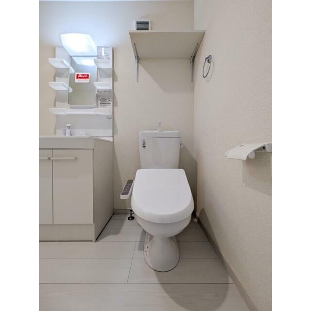 トイレ　※同仕様写真含む