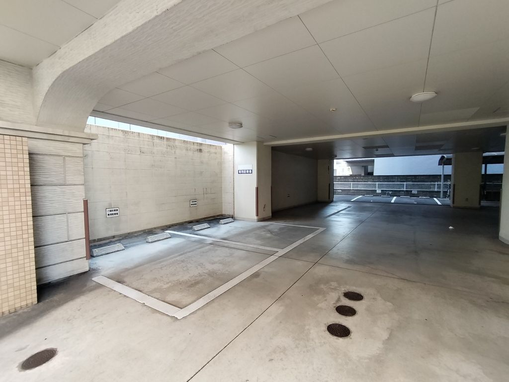 駐車場　駐車場