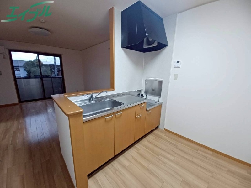 キッチン　反転タイプ参考写真