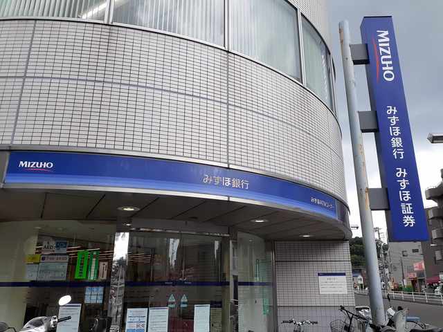 銀行　みずほ銀行（銀行）まで352m