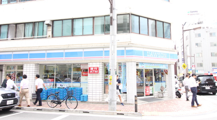 コンビニ　物件（コンビニ）まで326m